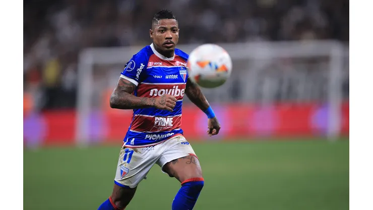 Marinho observa a bola durante o duelo entre Corinthians e Fortaleza pela Copa Sul-Americana, no dia 25 de setembro de 2024. (Sipa US / Alamy Stock Photo)