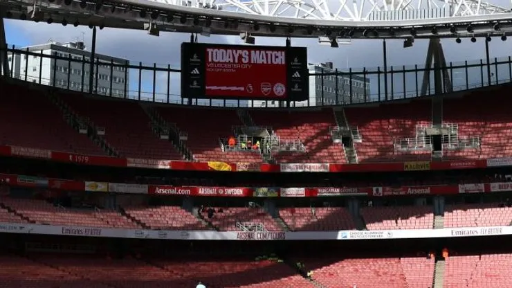 Nuvens e céu azul no jogo da EPL entre Arsenal e Leicester City, no Emirates Stadium, Londres, Reino Unido, em 28 de setembro de 2024. (Foto: IMAGO / Paul Marriott)