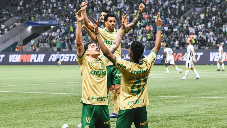 Estevão, jogador do Palmeiras, comemora o gol durante a partida entre Palmeiras e Criciúma, no Allianz Parque, em São Paulo, Brasil. SPP Sport Press Photo. / Alamy Stock Photo