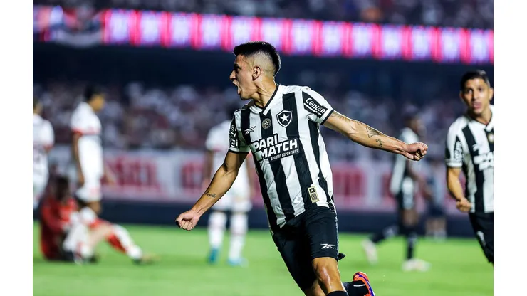 Thiago Almada comemora seu gol no duelo entre São Paulo e Botafogo, no dia 26 de setembro de 2024, pela Libertadores. (ZUMA Press, Inc. / Alamy Stock Photo)