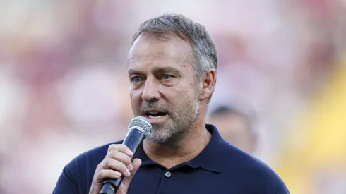 Hansi Flick toma decisão no Barcelona. Foto: Eric Alonso/Getty Images