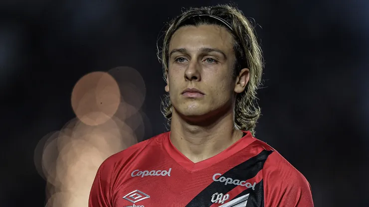 Canobbio em partida pelo Athletico Paranaense