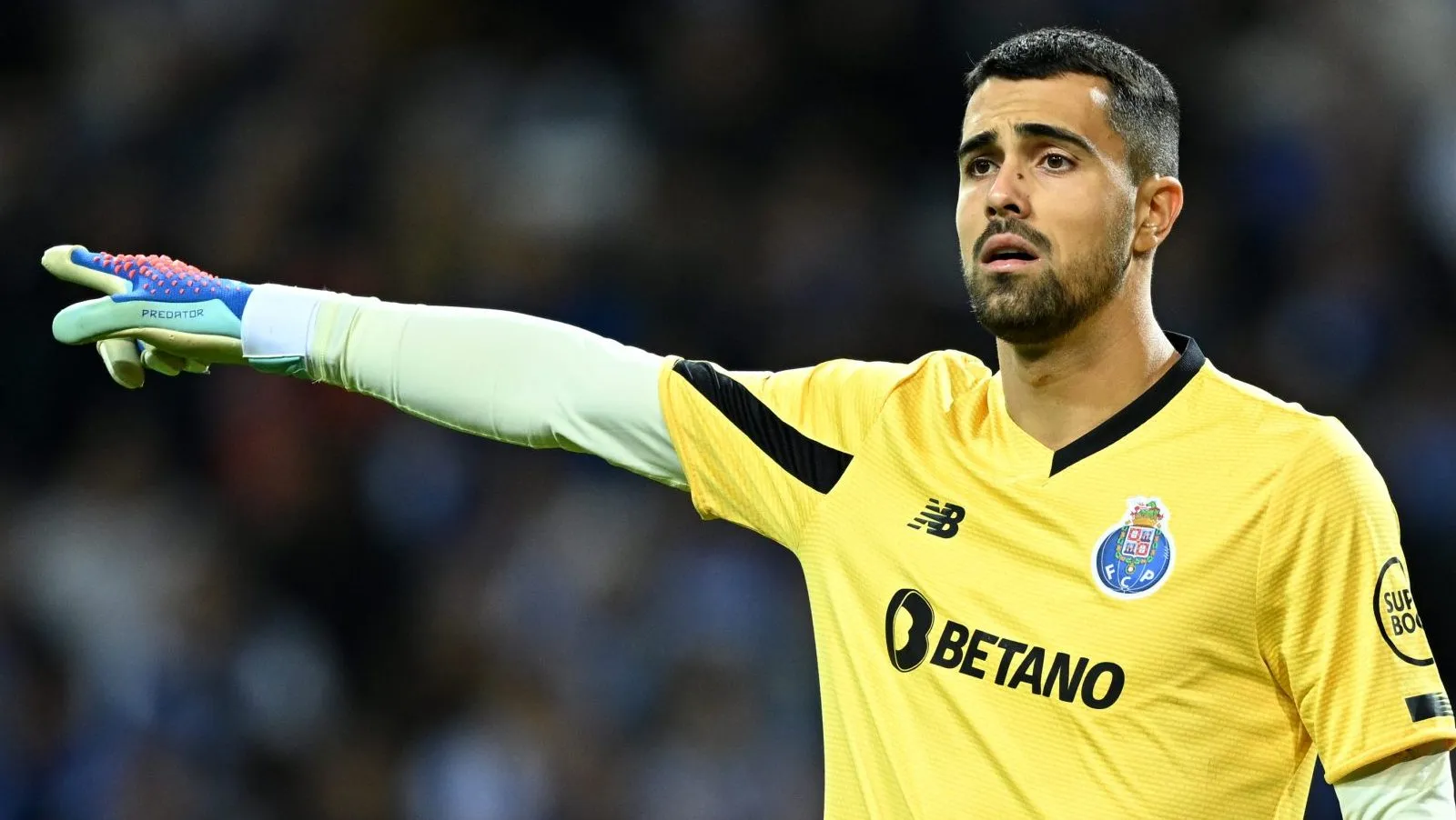 Diogo Costa em campo pelo Porto (Photo by Octavio Passos/Getty Images)