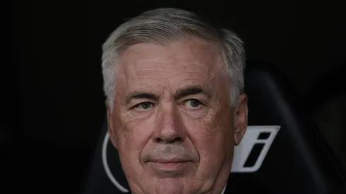 O técnico Carlo Ancelotti anunciou mudanças na ordem de cobradores de pênaltis do Real Madrid, buscando mais consistência após falhas recentes. A estratégia visa aliviar a pressão sobre os jogadores e fortalecer a equipe para os desafios da temporada. (Foto: IMAGO / Guillermo Martinez)