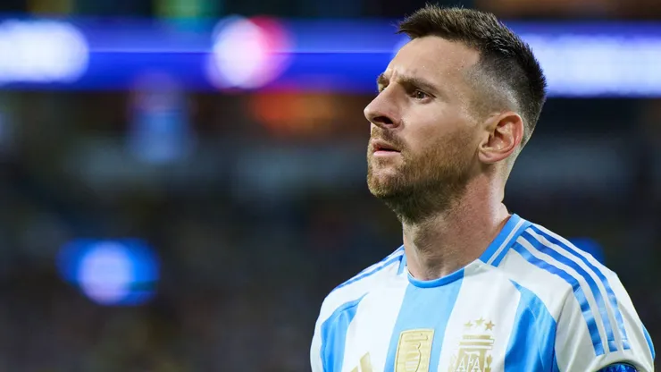 Lionel Messi com a camisa da Argentina.