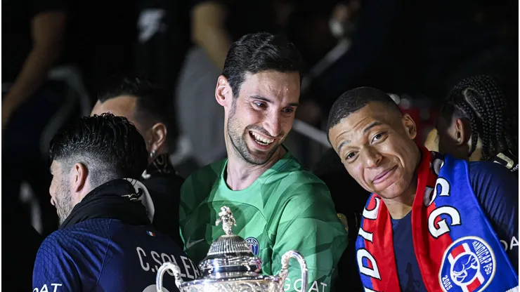 Ex-PSG, Sergio Rico tem acordo encaminhado para jogar no futebol árabe.