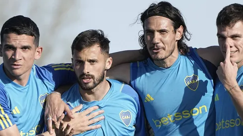 Lautaro Blanco, Marcelo Saracchi, Edinson Cavani y Kevin Zenon - Entrenamiento de Boca Juniors - Centro de Entrenamiento de Boca Juniors en Ezeiza - 20 de septiembre de 2024 - Foto: Javier Garcia Martino - Prensa CABJ - *** Lautaro Blanco, Marcelo Saracchi, Edinson Cavani and Kevin Zenon Boca Juniors Training Boca Juniors Training Center in Ezeiza September 20, 2024 Photo Javier Garcia Martino Press CABJ