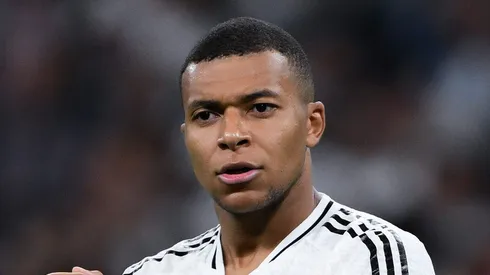 Mbappé fala com Ancelotti sobre time titular. Foto: David Ramos/Getty Images