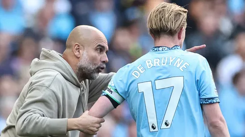 Guardiola ao lado de Kevin de Bruyne