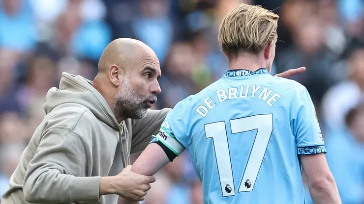 Guardiola ao lado de Kevin de Bruyne
