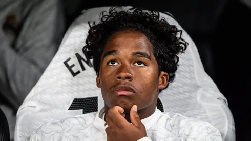 Endrick no banco de reservas do Real Madrid.