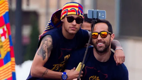 Ídolo do Barcelona se oferece para voltar ao clube e decisão está nas mãos de Laporta.