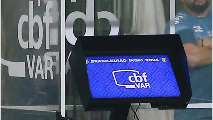 Espião Estatístico faz ranking dos mais favorecidos pelo VAR