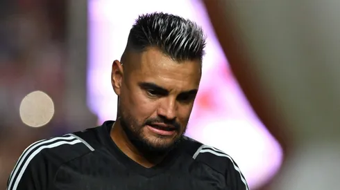 O Boca está planejando uma punição para o goleiro Sergio Romero. (Foto: Luciano Bisbal/Getty Images)