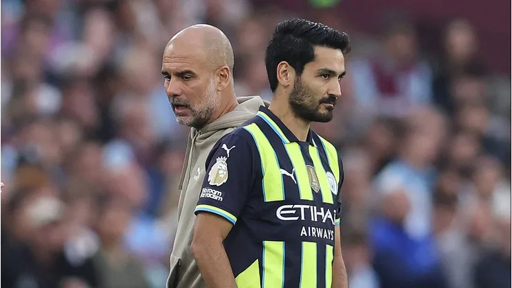Guardiola e Gündogan, técnico e meio-campista do Manchester City. (Foto: Paul Terry/Imago/Sportimage)