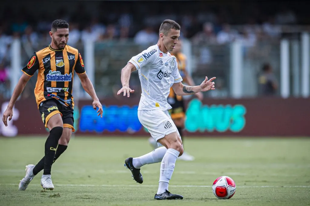 João Schmidt em ação pelo Santos. (Foto: Imago)