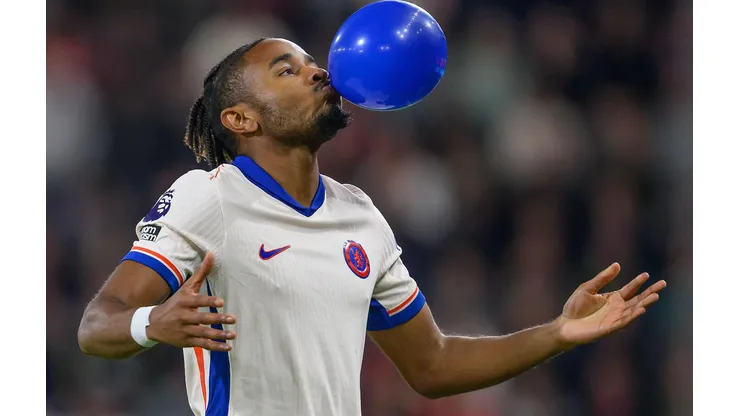 Nkunku comemora seu gol na vitória do Chelsea sobre o Bournemouth, no dia 14 de setembro de 2024, pela Premier League. (Mark Pain / Alamy Stock Photo)