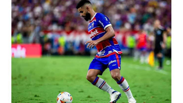 Felipe Jonatan em campo durante a partida entre Fortaleza e Corinthians pela Copa Sul-americana, no dia 17 de setembro de 2024. (Associated Press / Alamy Stock Photo)