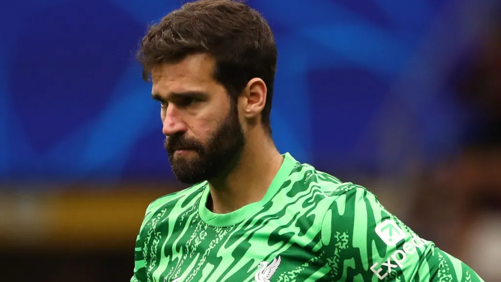 Alisson pode ser desfalque no Liverpool (Foto: Marco Luzzani/Getty Images)