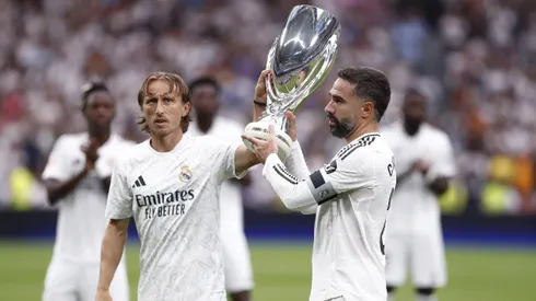 Modric e Carvajal com a camisa do Real Madrid.