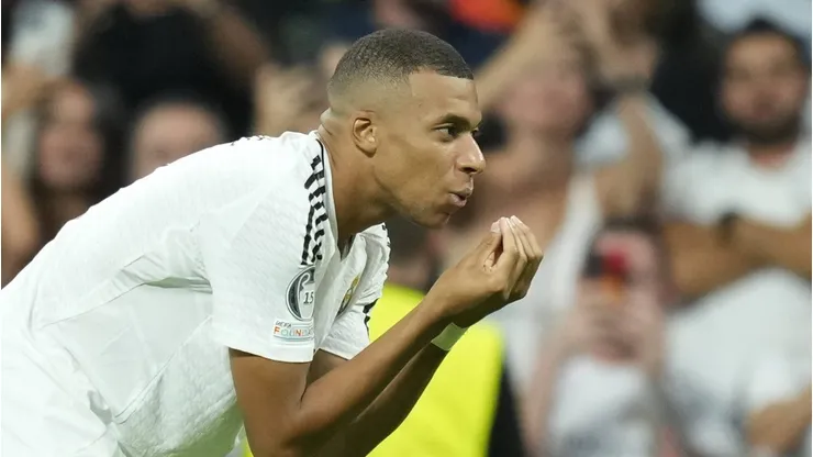 Kylian Mbappé, em meio a uma temporada brilhante no Real Madrid, reafirma sua ambição de conquistar a Bola de Ouro. (Foto: IMAGO / NurPhoto)