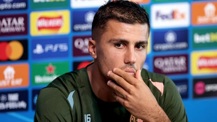 Rodri comentou sobre excesso de partidas do calendário. Jogador do Barcelona concordou (Photo by Carl Recine/Getty Images)