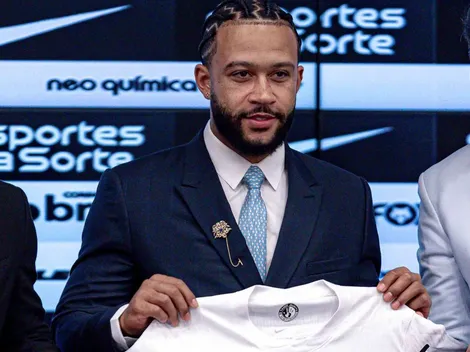 Gravenberch se impressiona com Depay no Corinthians