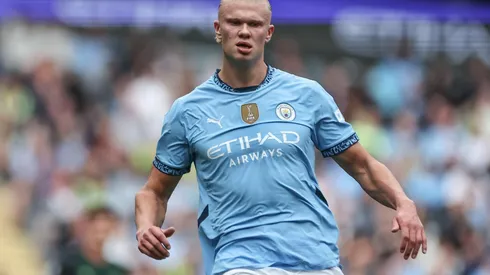 Haaland em campo durante o confronto entre Manchester City e Brentford pela Premier League, no dia 14 de setembro de 2024. (News Images LTD / Alamy Stock Photo)