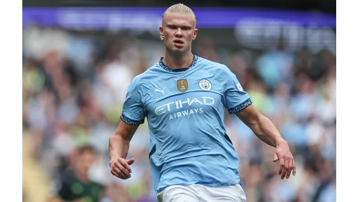 Haaland em campo durante o confronto entre Manchester City e Brentford pela Premier League, no dia 14 de setembro de 2024. (News Images LTD / Alamy Stock Photo)