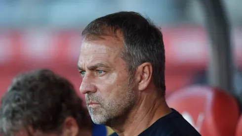 Hansi Flick pode anunciar 'surpresa' no Barcelona para a vaga de Dani Olmo.