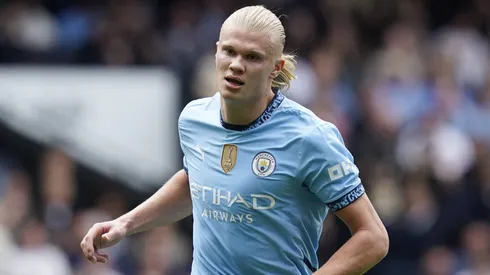 Haaland com a camisa do City.