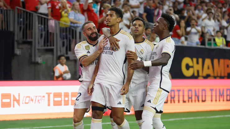 Carvajal, Bellingham e Vini Jr concorrem à Bola de Ouro. (Photo by Tim Warner/Getty Images)