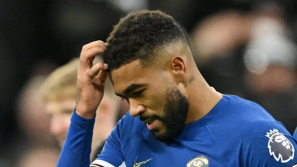 Reece James recebe notícia desanimadora. Foto: Stu Forster/Getty Images