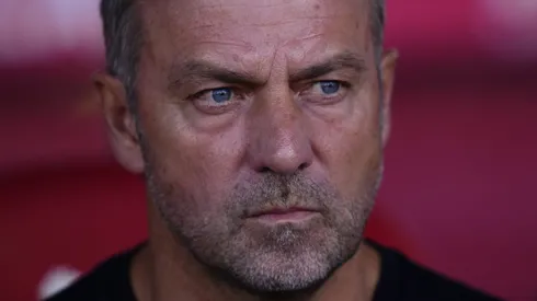 Barcelona avisa Hansi Flick que astro pode estar fora da estreia na Champions League.