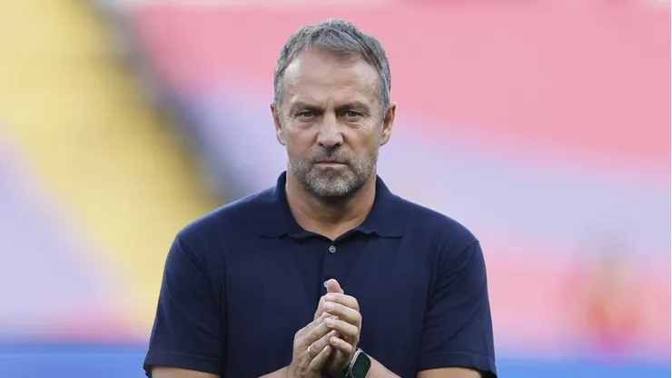 Barcelona encaminha renovação após pedido pessoal do Hansi Flick.