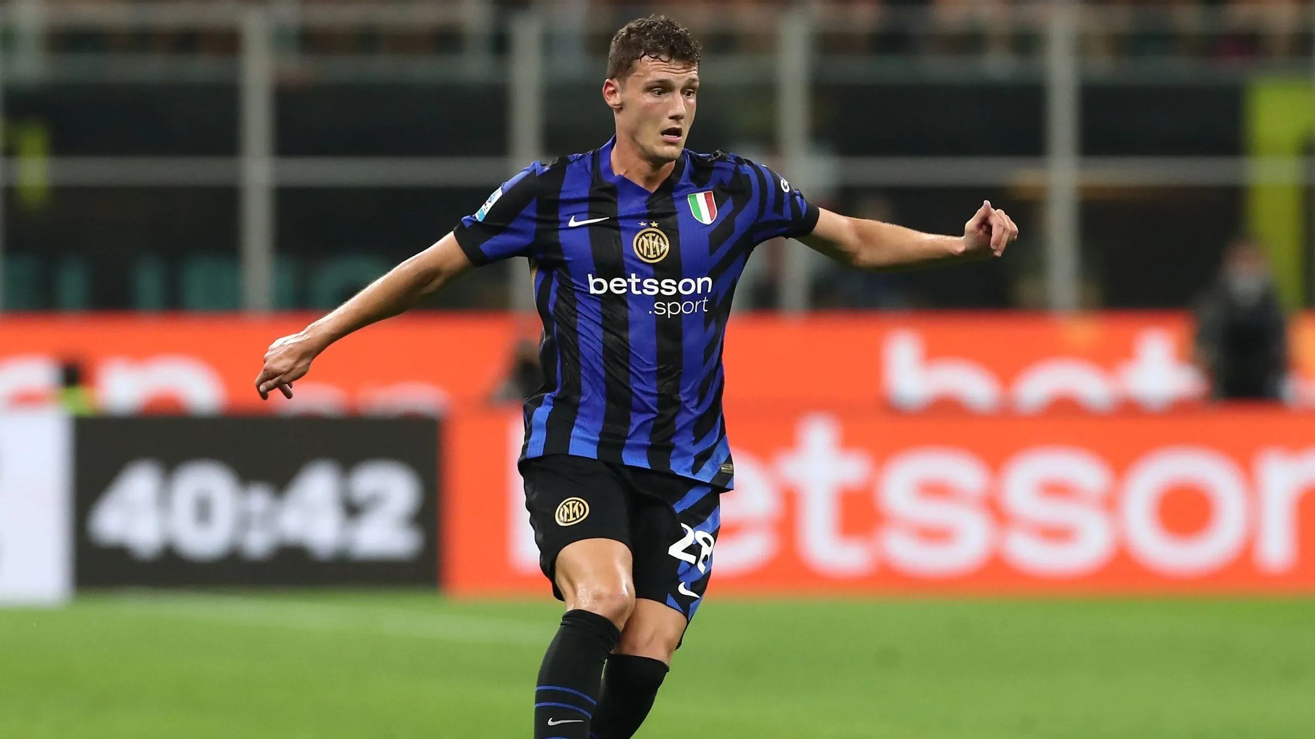Benjamin Pavard em ação pela Inter de Milão. (Photo by Marco Luzzani/Getty Images)