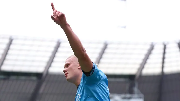 Erling Haaland, do Manchester City, celebra seu gol que iguala o placar em 1 a 1 durante a partida entre Manchester City e Brentford na Premier League, no Etihad Stadium. (Foto: IMAGO / Every Second Media)