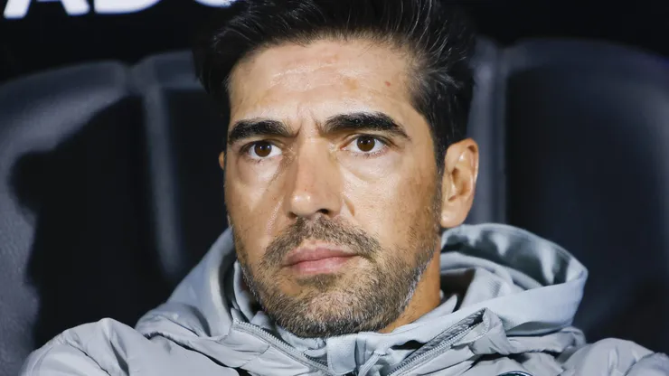 Abel Ferreira, técnico do Palmeiras. Clube teria que negociar dois jogadores para contratação chegar.. (Photo by Ernesto Ryan/Getty Images)