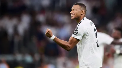 Mbappé comemora um de seus gols na vitória do Real Madrid sobre o Bétis, no dia 01 de setembro de 2024. (Magara Press SL / Alamy Stock Photo)