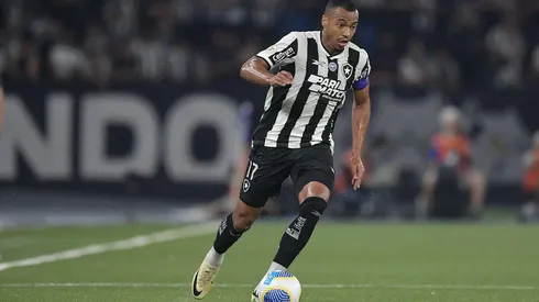 Marlon Freitas em ação na partida entre Botafogo e Fortaleza pelo Brasileirão, no dia 01 de setembro de 2024. (Sipa US / Alamy Stock Photo)