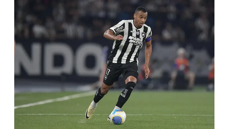 Marlon Freitas em ação na partida entre Botafogo e Fortaleza pelo Brasileirão, no dia 01 de setembro de 2024. (Sipa US / Alamy Stock Photo)