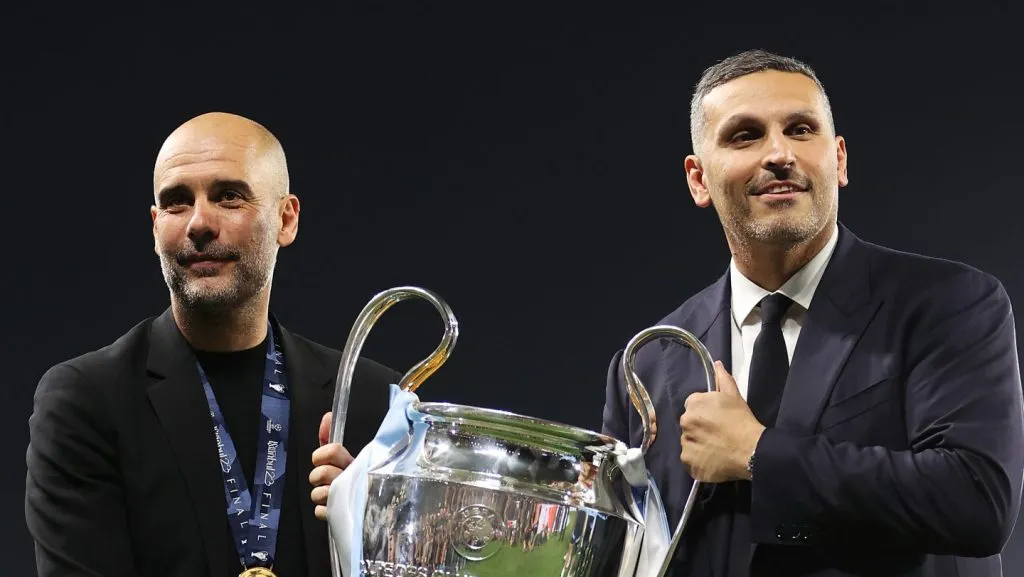 Pep Guardiola com a taça da Champions League. Foto: Michael Steele/Getty Images