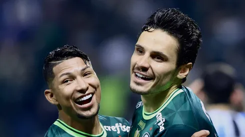 Rony comemora gol do Palmeiras com Raphael Veiga. Foto: Marcello Zambrana/AGIF