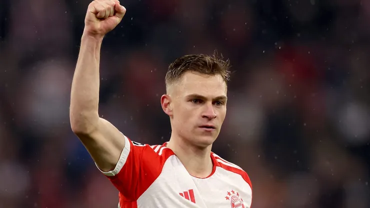 Joshua Kimmich em ação pelo Bayern de Munique. Ele é alvo do Real Madrid e Barcelona (Photo by Alexander Hassenstein/Getty Images)
