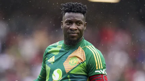 André Onana com a camisa do Manchester United.