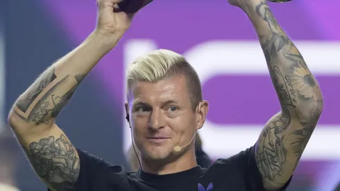 Kroos quer superar Piqué. Foto: Pau Barrena/Getty Images