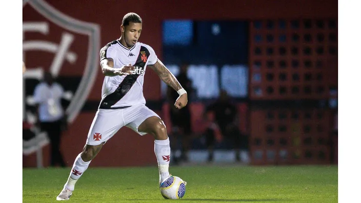 David em ação durante o confronto entre Vitória e Vasco pelo Brasileirão, no dia 01 de setembro de 2024. (Sipa US / Alamy Stock Photo)