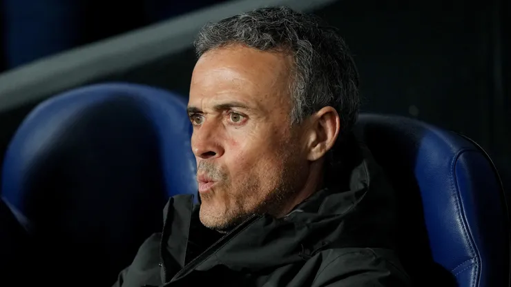 Luis Enrique em partida no banco de reservas