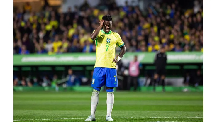 Vinicius Jr. em campo durante a partida entre Brasil e Equador, no dia 06 de setembro de 2024. (Associated Press / Alamy Stock Photo)