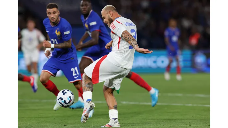 Em Paris, Itália virou sobre a França e saiu fazendo a festa com Dimarco e colegas (Foto: Claudio Villa/Getty Images)